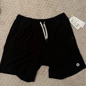 Vuori Kore Short Large Black 7.5”